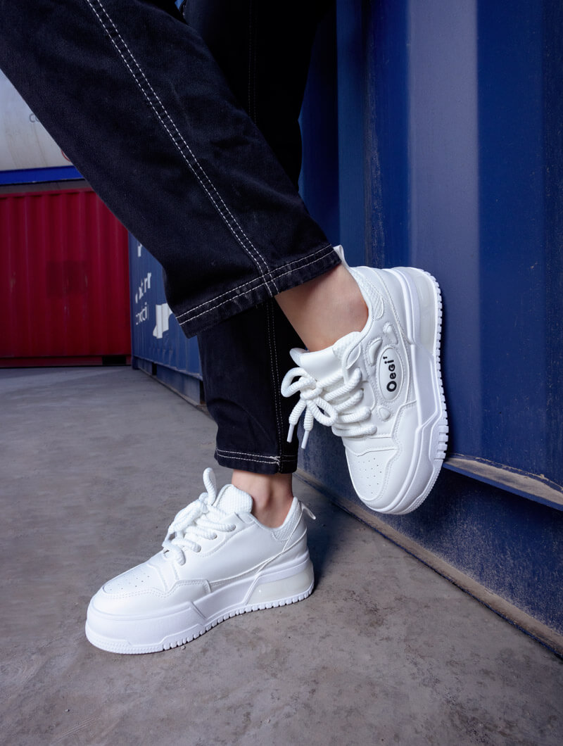 Baskets compensées à lacets